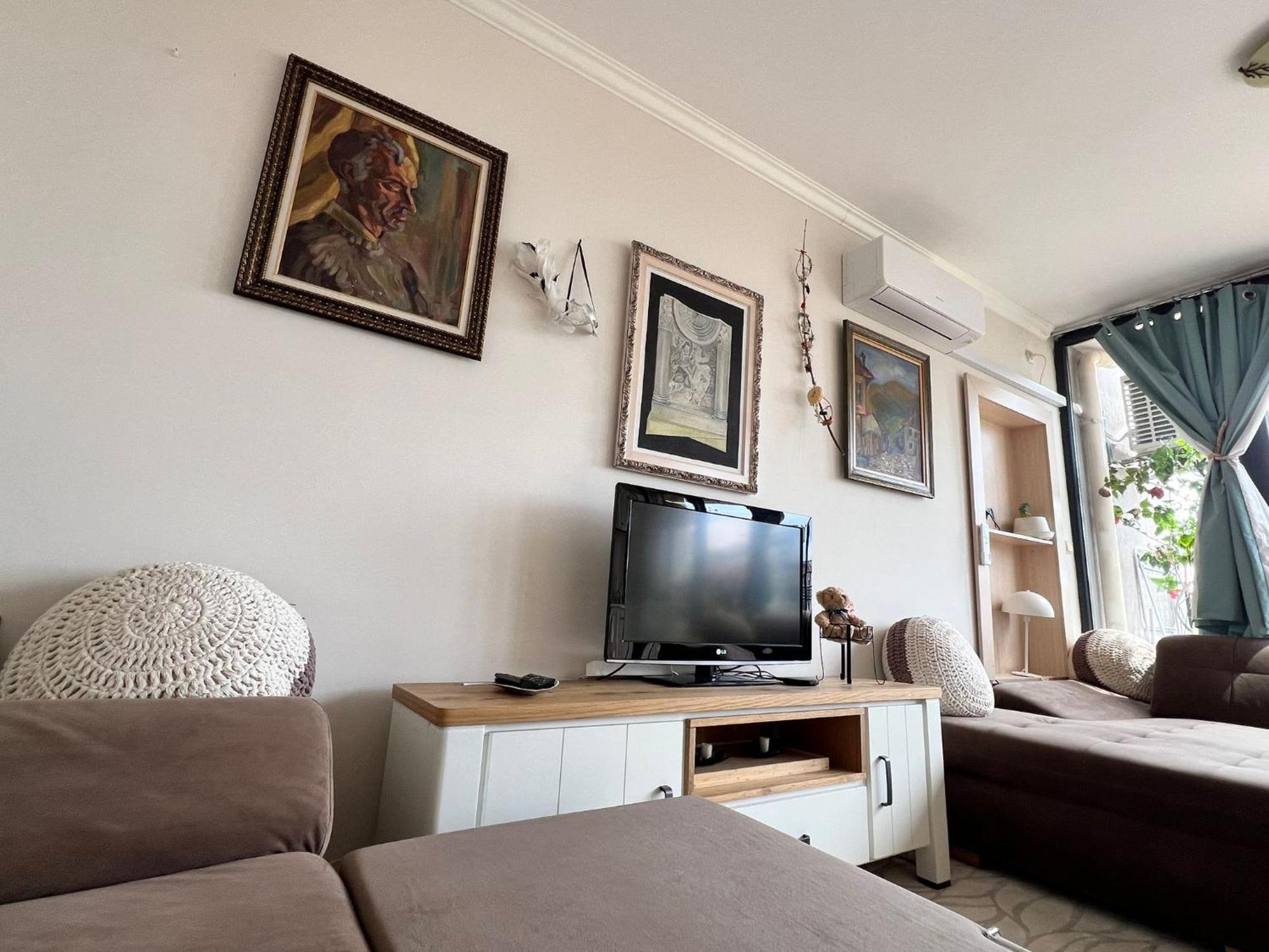 Downtown Central Apartment With Working Kitchen, City Views & Free Parking Kazanlak Exterior photo